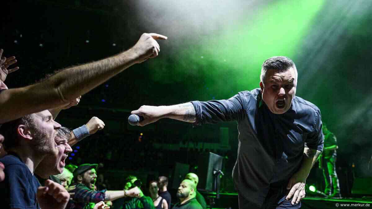 „Intensives Live-Erlebnis“: Irische Punkrocker spielen Konzert auf dem Tollwood