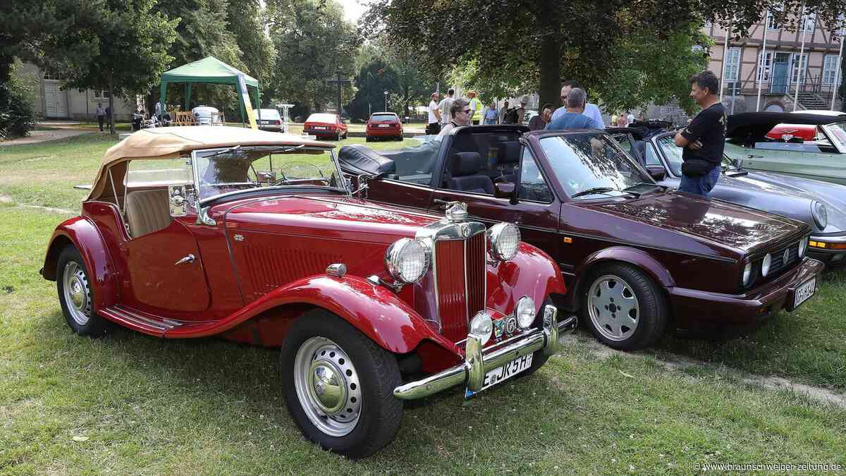 Nostalgie und Benzingeruch: Fans bestaunen Oldtimer beim Wolfsburger Treff