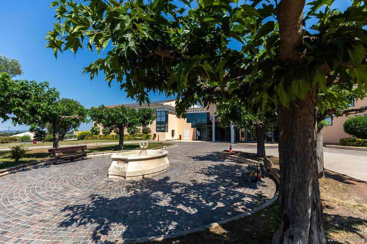 Le parvis de l’hôtel de ville de Puget-sur-Argens fait peau neuve et prend le nom de l’ancien maire Jean-Marie Del Gallo