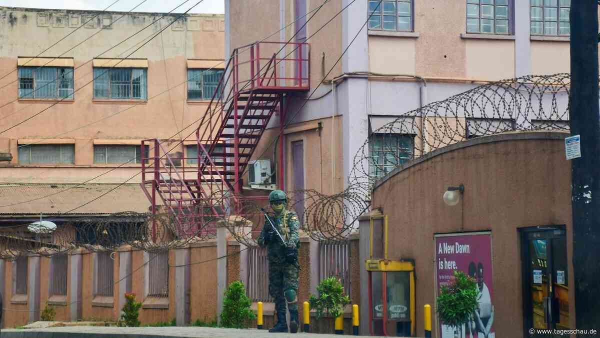 Ugandas Armeechef und Präsidentensohn schließt Medien