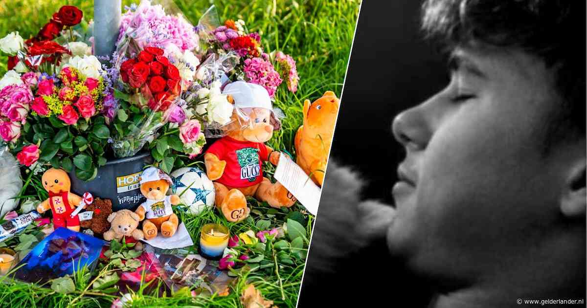 Bloemen, knuffels en een erehaag voor Sam (13): ‘Jullie aanwezigheid zal een groot gebaar zijn’