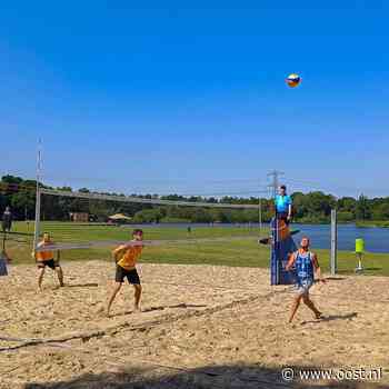 Maar één dag beachvolleyballen in Almelo en Wierden: 'Nog nooit meegemaakt!'