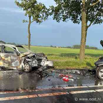 112 Nieuws: Dode en gewonde bij verkeersongeval in Wijhe | Bestelbus rijdt tuin in en veroorzaakt ravage