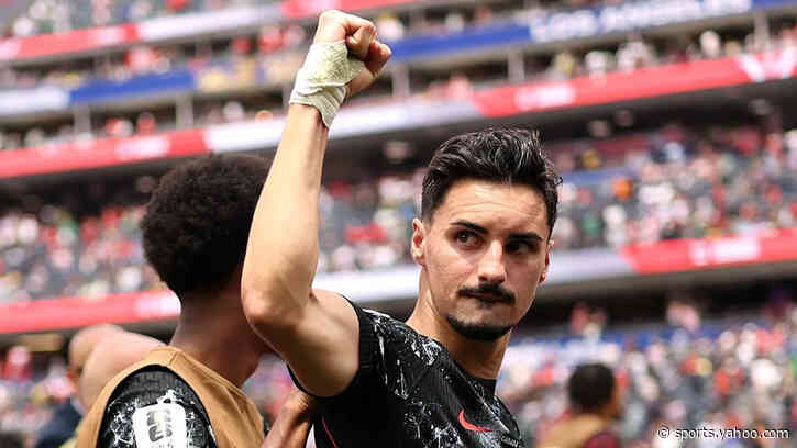 Canada score dramatic late winner to reach World Cup last 16