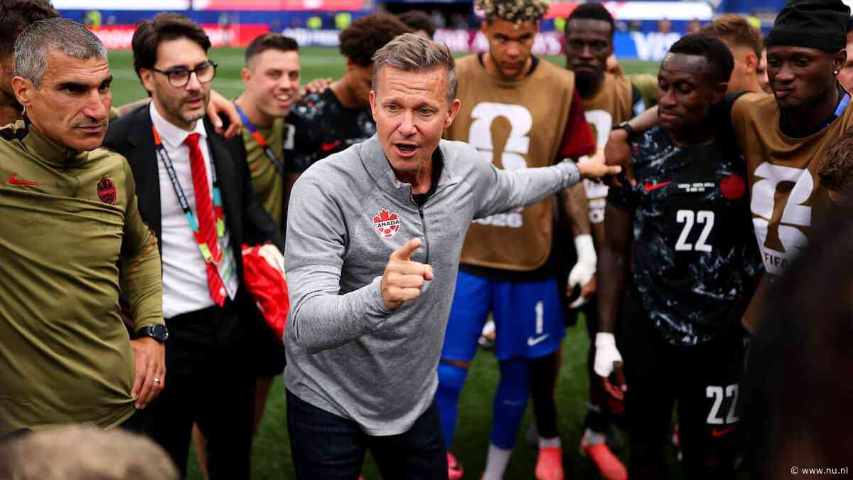Canadese bondscoach spreekt spelers toe na zege op WK: 'Jullie zijn helden'