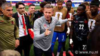Canadese bondscoach spreekt spelers toe na zege op WK: 'Jullie zijn helden'