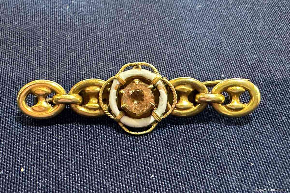 Brooch given to first passenger to board doomed steamship found at roadshow