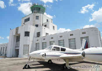 Houston aviation museum selling off items two days before doors lock