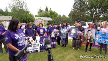 ‘We’re not alone’: Families march through Saskatoon in remembrance of victims of IPV