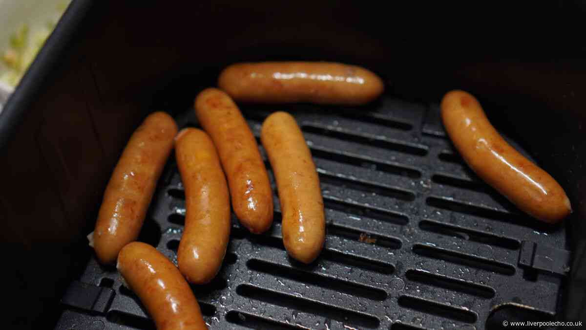 Air fryers will be grease-free if you use 2-ingredient cleaning solution – no scrubbing needed