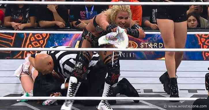 Thekla Cuts Off Starlight Kid’s Mask, Spits In It at AEW Forbidden Door