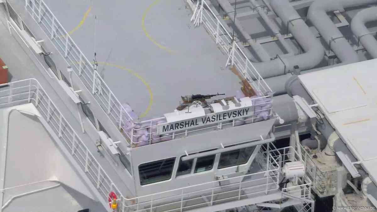 Maschinengewehre auf zivilem russischen Tanker