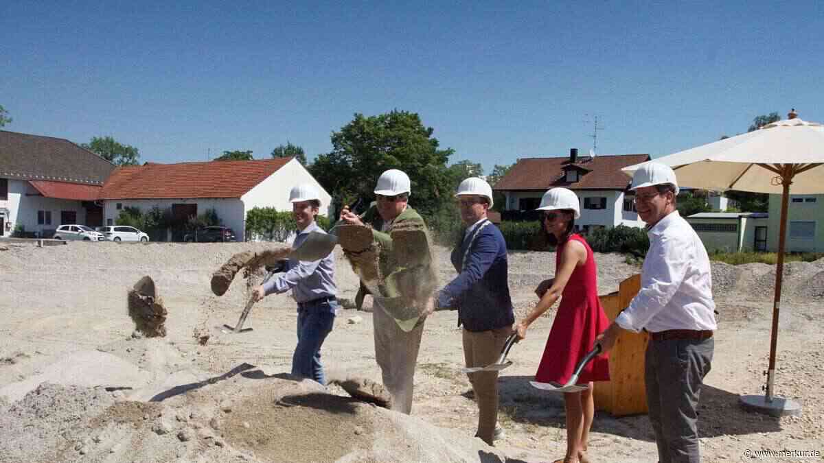 Spatenstich fürs neue Rathaus nach sechs Jahren Streit und Kehrtwenden