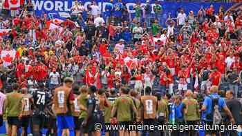 „Das wird teuer“ – ARD-Kommentator lästert nach Fan-Missgeschick über WM-Spiel