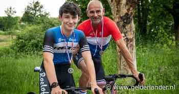 Arnhemse vader en zoon allebei op het podium bij NK voor amateurs: ‘Wielrennen is gewoon heel erg leuk’