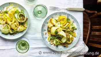 Carpaccio di zucchine mit Minze und Pinienkernen