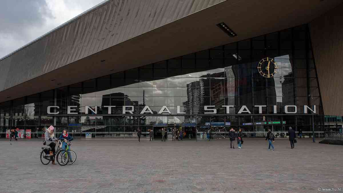 Stroomstoring legt treinverkeer rond Rotterdam deels stil, vijf treinen gestrand