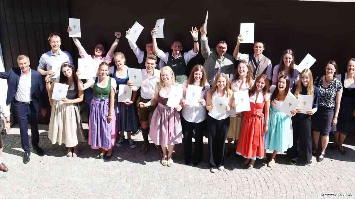 Landrat ehrt 22 Abiturienten mit 1,4 oder besser – fünf haben die 1,0