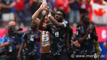 Bayern-Star Davies knackt mit erstem WM-Einsatz historische Marke