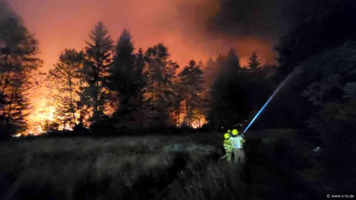 Tausende Quadratmeter in Flammen: Waldbrand wütet in Bayern - Autobahn gesperrt