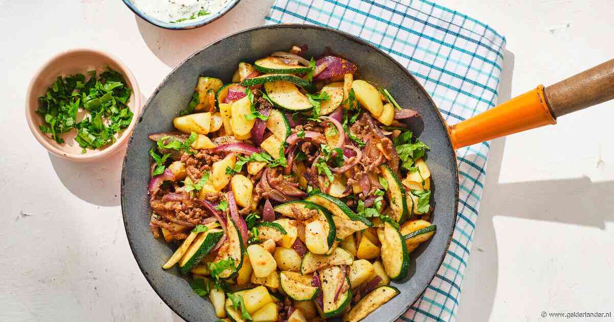 Wat Eten We Vandaag: Gebakken aardappeltjes met courgette en gehakt