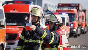 Dachstuhlbrand in Einfamilienhaus: Feuerwehr in Poppenbüttel groß im Einsatz