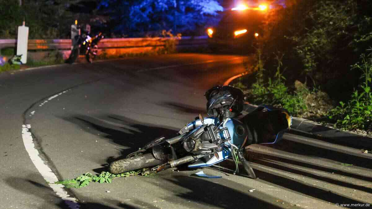 Tragischer Frontal-Crash mit Auto: 16-Jährige stirbt bei Motorradunfall in Bayern