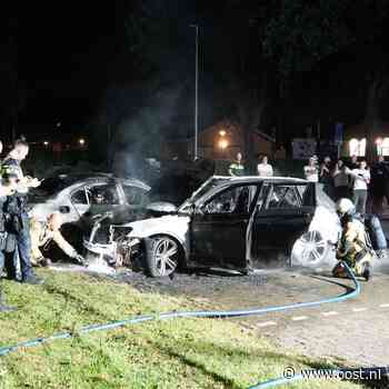 112 Nieuws: Auto's in vlammen op in Zwolle | Auto botst op boom in Rijssen
