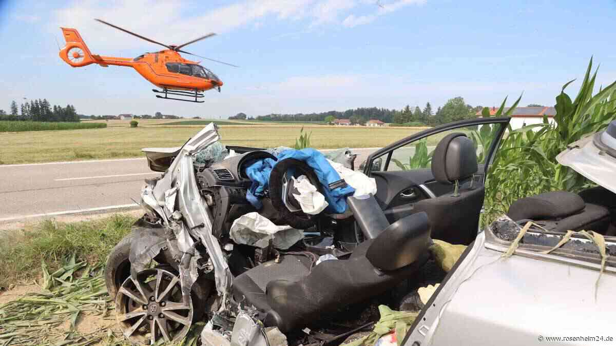 Hubschrauber-Einsatz bei Engelsberg: Heftiger Frontal-Unfall auf der TS9