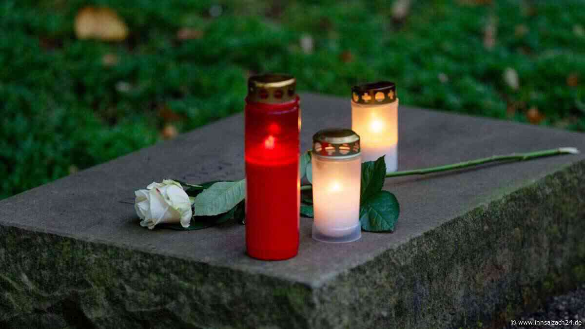 Brandgefahr in Waldkraiburg: Grablichter auf dem Waldfriedhof ab sofort verboten