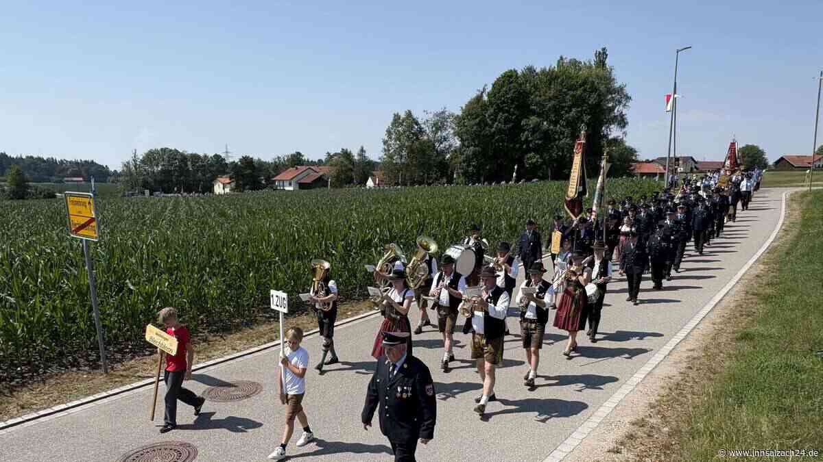 Vom Festzug bis zum Kabarett: So feiert Rechtmehring seine Retter und Helfer