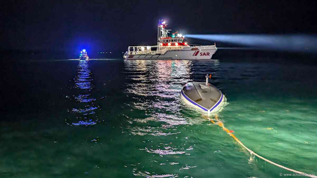 Zeiljacht kapseist achter Duitse reddingboot