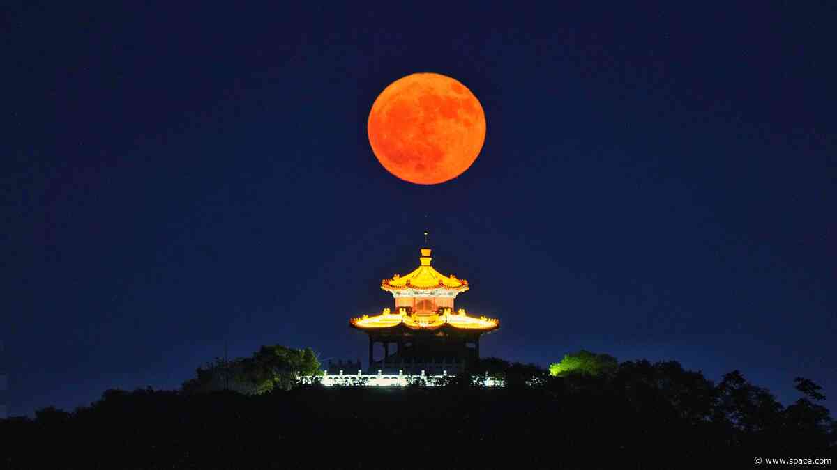 The Strawberry Moon rises tonight. Here's what to expect from June's full moon