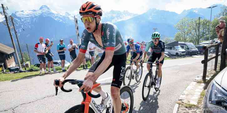 Geraint Thomas wijst persoon aan die Thymen Arensman naar hoger niveau helpt