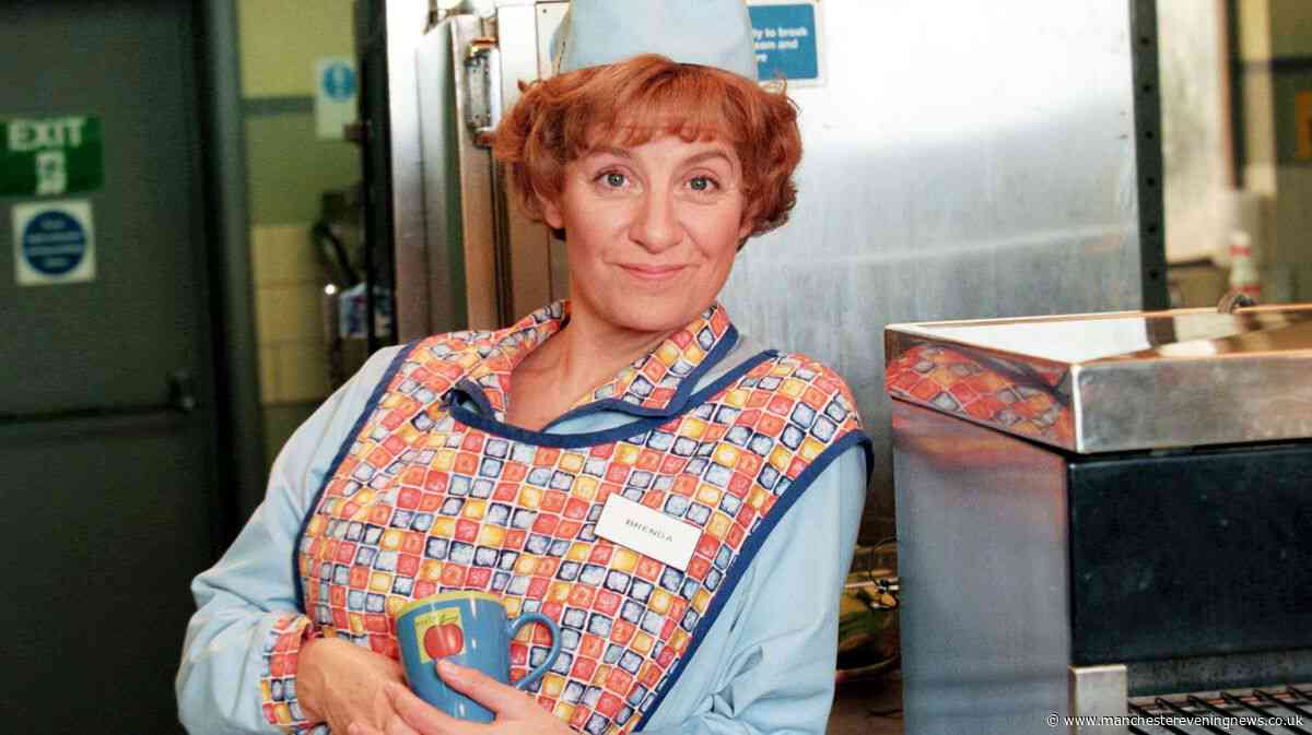 Victoria Wood's dinnerladies to be turned into new Manchester stage show with Les Dennis