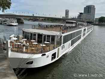 Köln: Schiff vor Schokoladenmuseum festgefahren