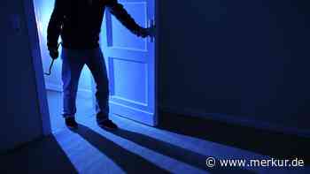Zwei Einbrecher bedrohen Mutter mit Säugling in ihrer Wohnung