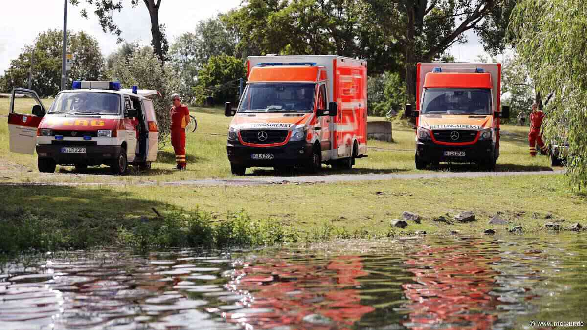 Tragödie in Bayern: Kind (6) ertrinkt in Naturbad – Junge konnte nicht schwimmen