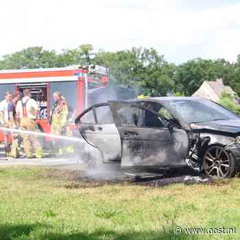 Auto met paardentrailer vliegt in brand in Enter