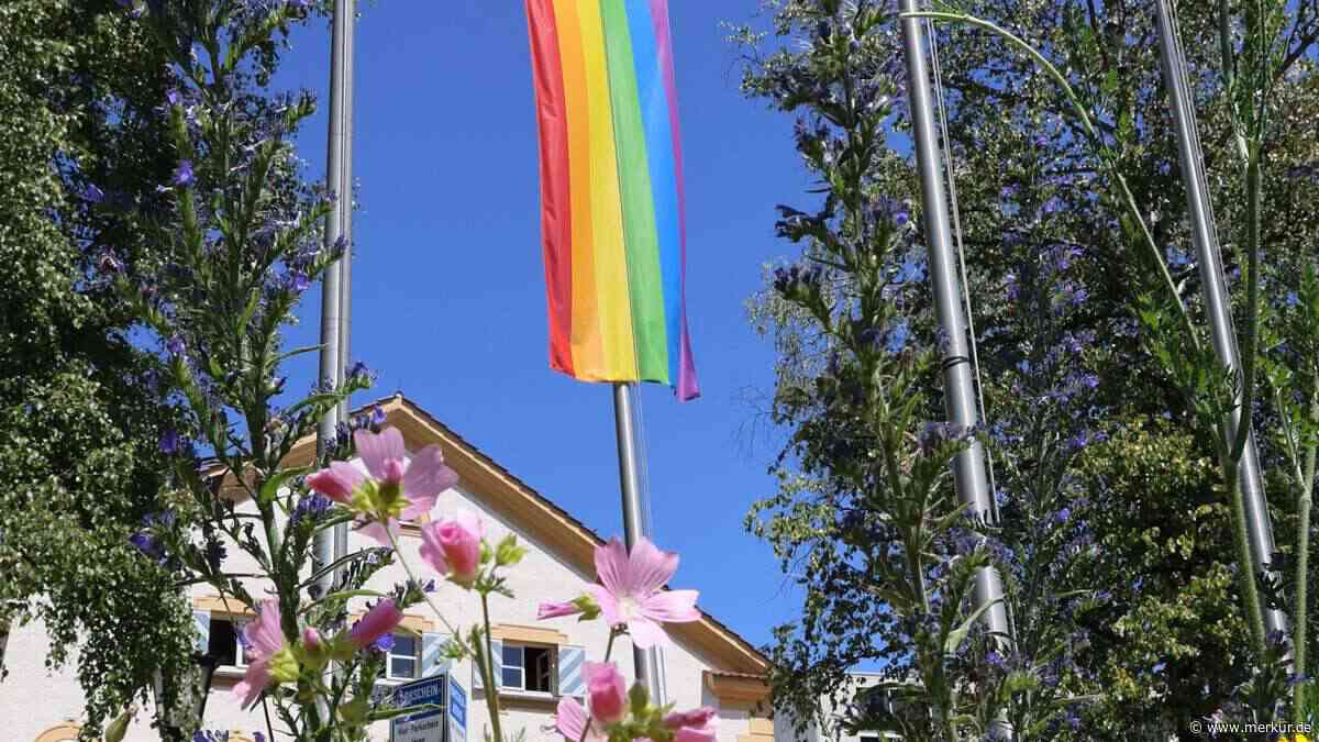 Regenbogenfahne am Rathaus abhängen: AfD-Antrag löst Empörung aus – „populistische Symbolpolitik“