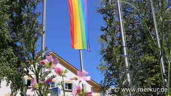 Regenbogenfahne am Rathaus abhängen: AfD-Antrag löst Empörung aus – „populistische Symbolpolitik“