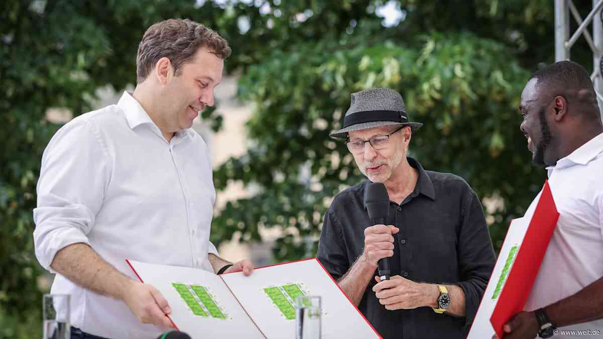 8 Beamte, 2 Beiräte, 1,5 Millionen Euro – der hohe Aufwand für die Sonderbriefmarken