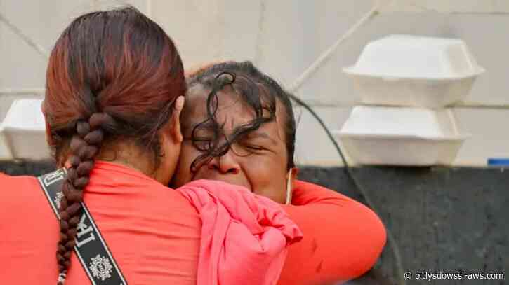 Las emotivas imágenes de las labores de rescate en la búsqueda de sobrevivientes tras los terremotos de Venezuela