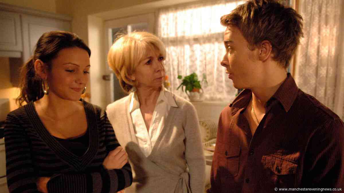 Coronation Street fans distracted by David Platt and Tina McIntyre scene 18 years on
