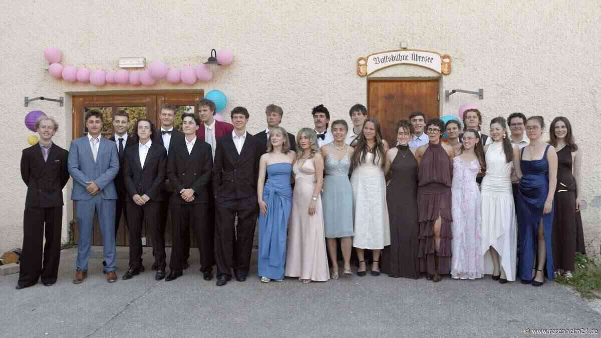 „Sie haben es geschafft“: 26 Absolventen feiern Abitur an der Waldorfschule Chiemgau