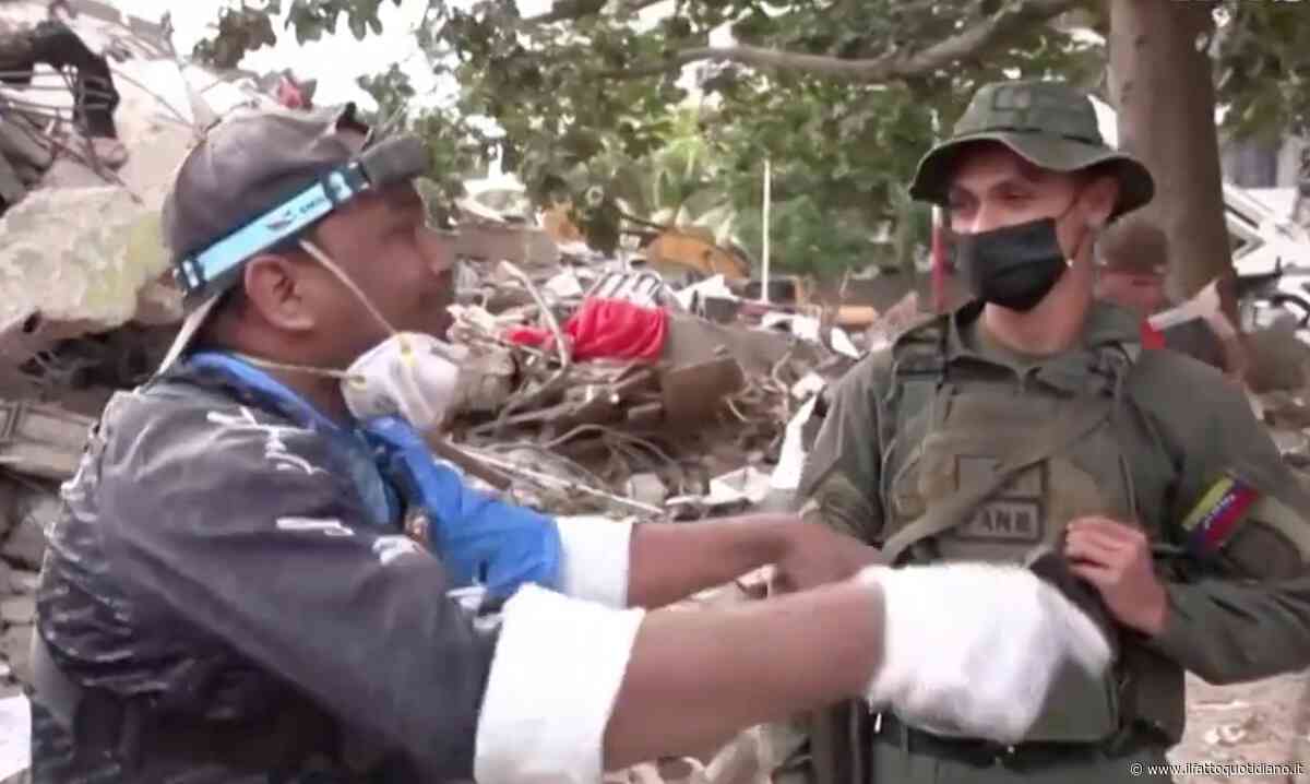“Non ci servono armi, ma picconi e pale per scavare”: in Venezuela scoppia la rabbia dei soccorritori contro i militari