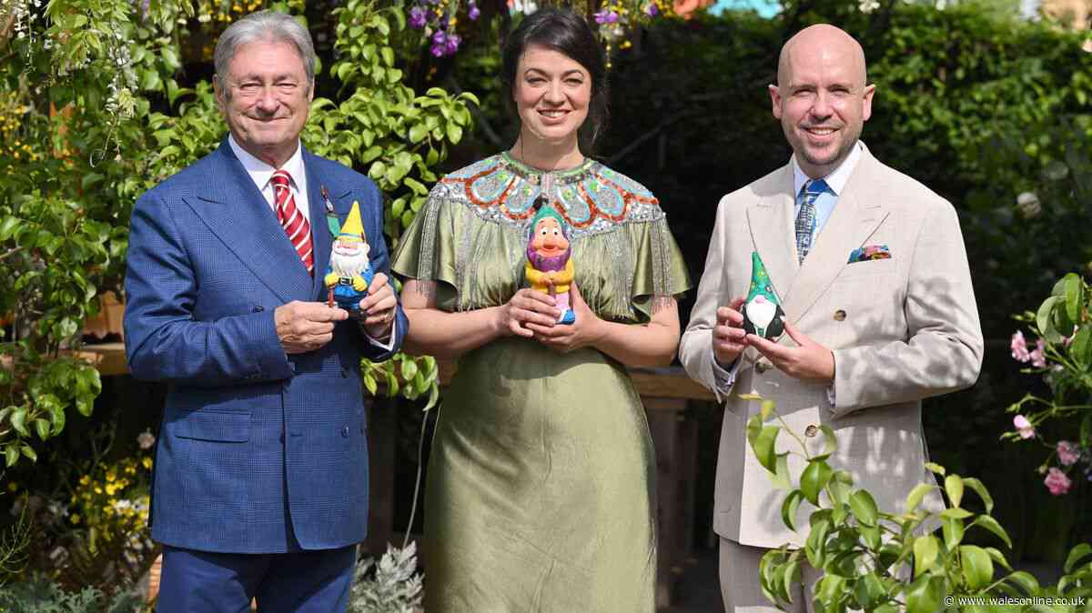 Alan Titchmarsh says 'now is the perfect time' to plant 3 flowers for year-round colour