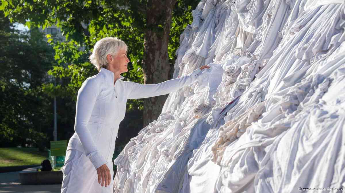 Giant 'Murray Mound' of tennis whites exposes Britain’s landfill habit