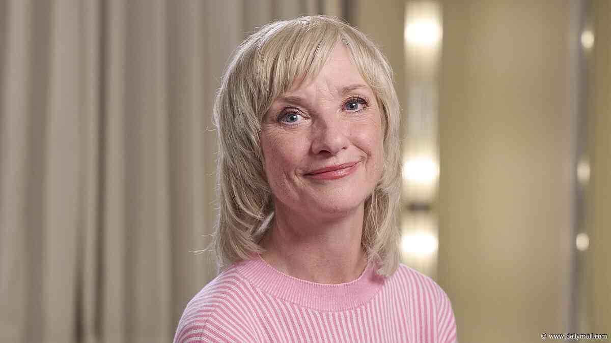Ab Fab star Jane Horrocks reveals her suitcase was stolen on a train from Manchester to London as she criticises Avanti West Coast