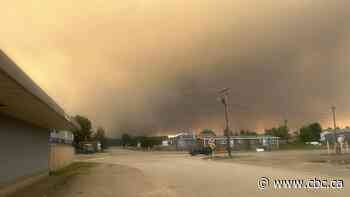 First wildfire evacuees from Fort Simpson, N.W.T., arrive in Yellowknife